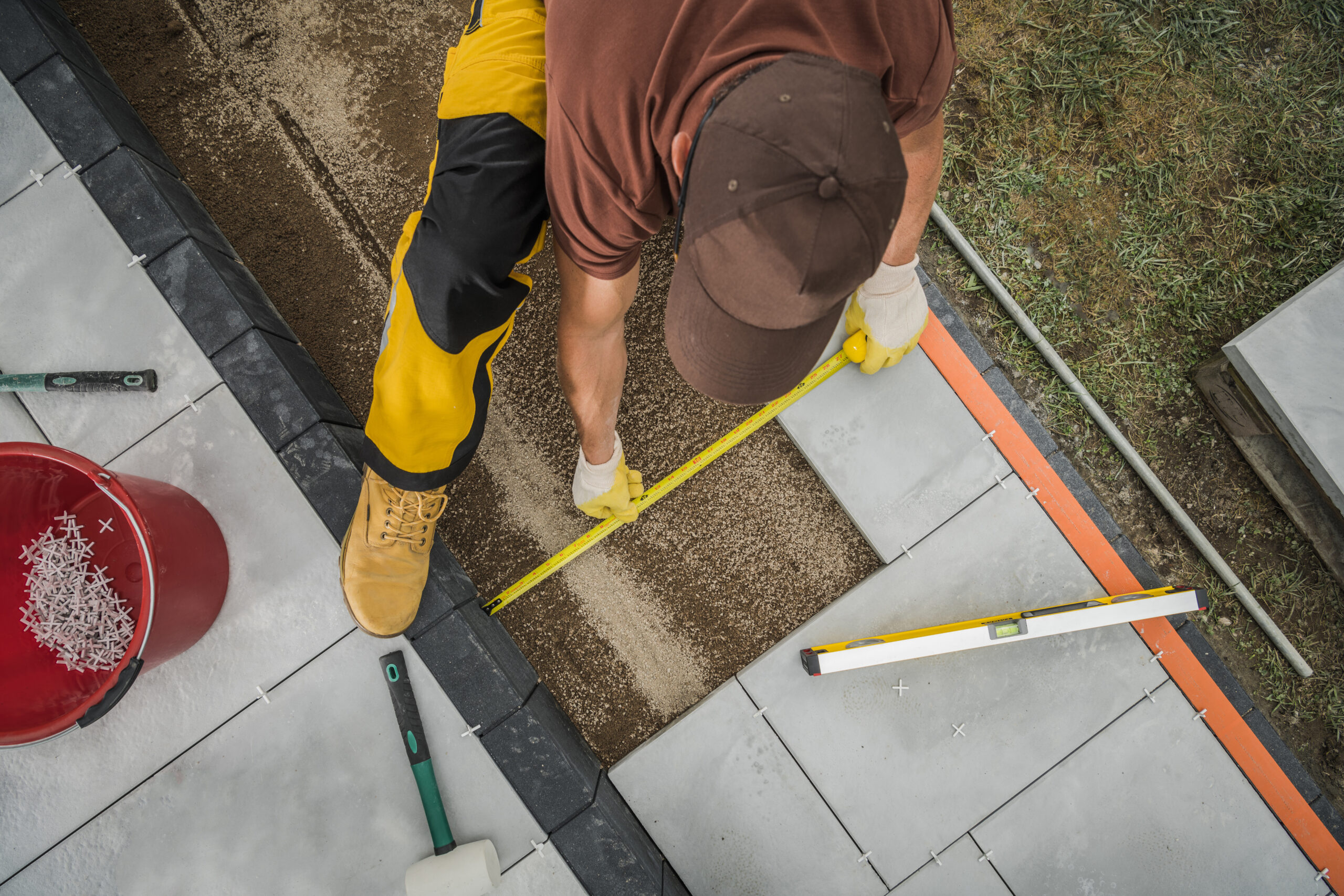 Small Architecture Worker Paving Residential Patio Area pose de sol : lequarreeric-sanguinet.fr